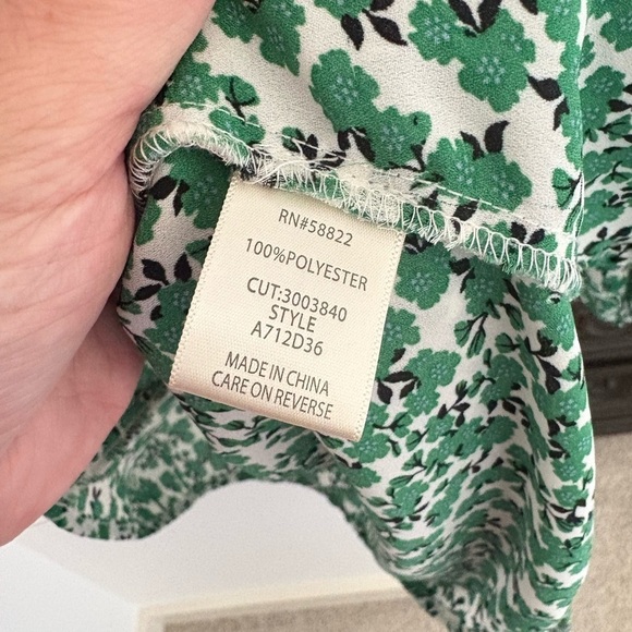Green Floral Women's Top Max Studio Large NWOT - Picture 5 of 8